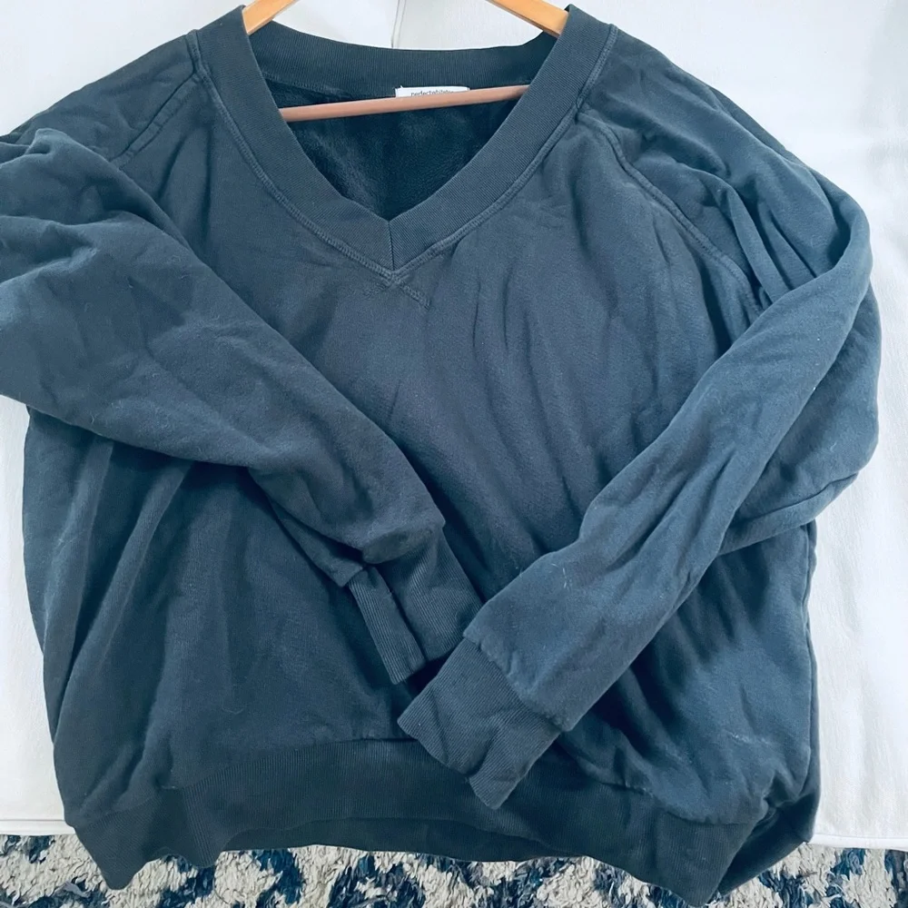 Perfect white tee , Black V-Neck Sweater Sz M - Picture 3 of 4